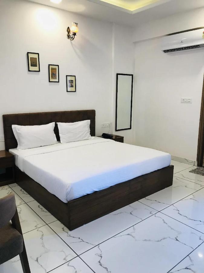 Hotel Aaradhya Udaipur Kültér fotó